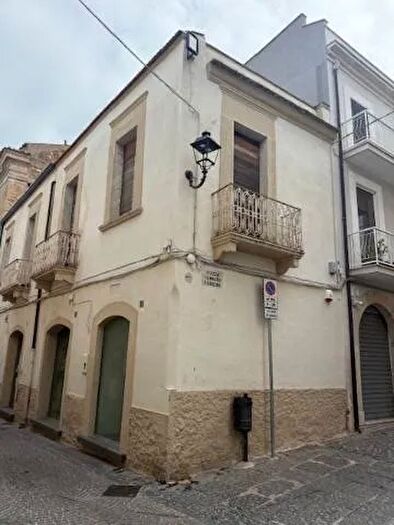 Casa con 6 locali in vendita in Via Regina Margherita, Troia