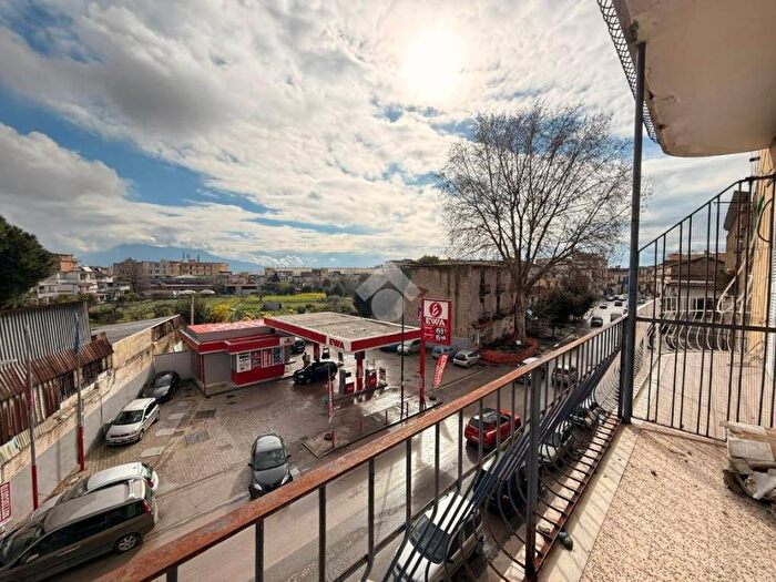 Appartamento trilocale in affitto in Strada Provinciale Di Caserta, Secondigliano, Napoli