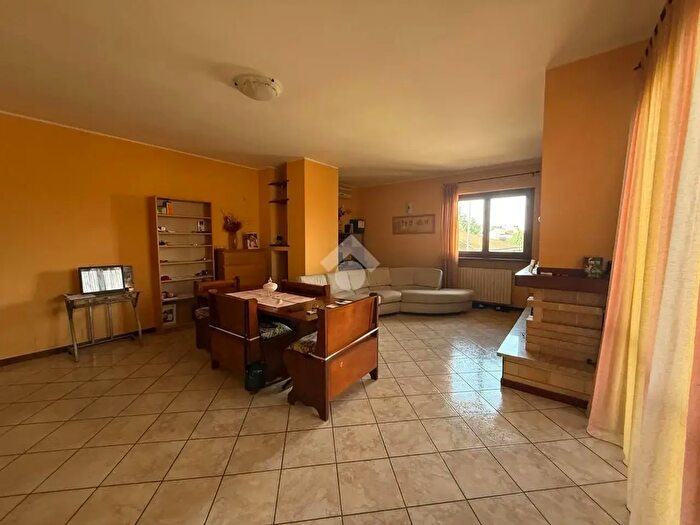 Casa quadrilocale in vendita in Via Lobrino, Cerano