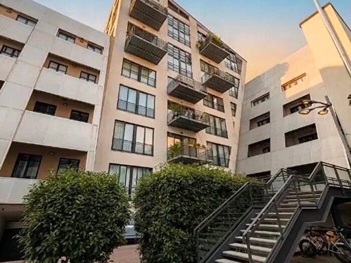 Appartamento quadrilocale in vendita in Viale Ortles a, Milano