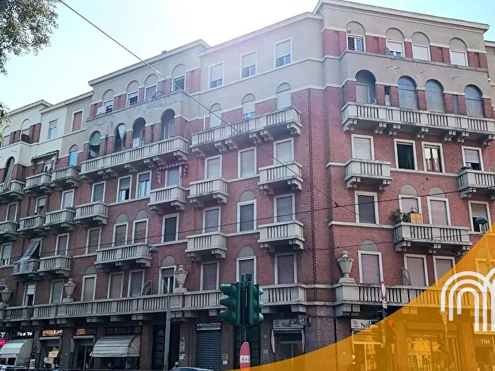 Appartamento trilocale in vendita in Corso Giulio Cesare, Torino