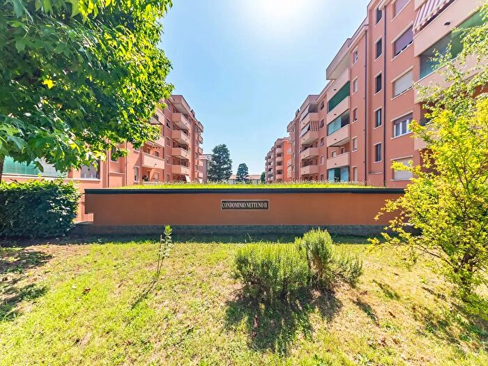 Appartamento quadrilocale in vendita in Via Alessandro Manzoni, Lainate