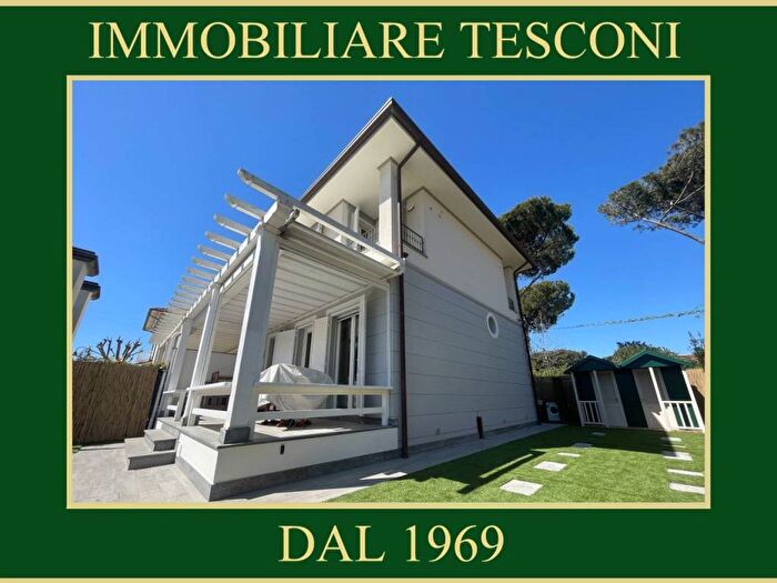 Casa quadrilocale in affitto in VIA UMBERTO MADDALENA, Pietrasanta