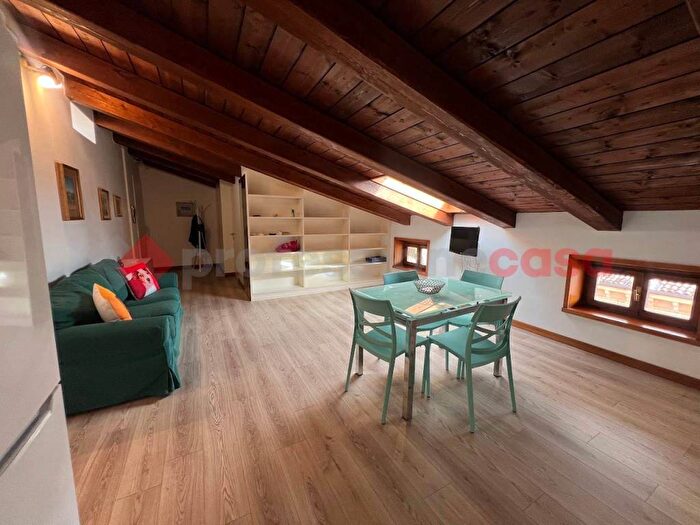 Appartamento trilocale in affitto in VIA SOTTORIVA, Centro Storico, Verona