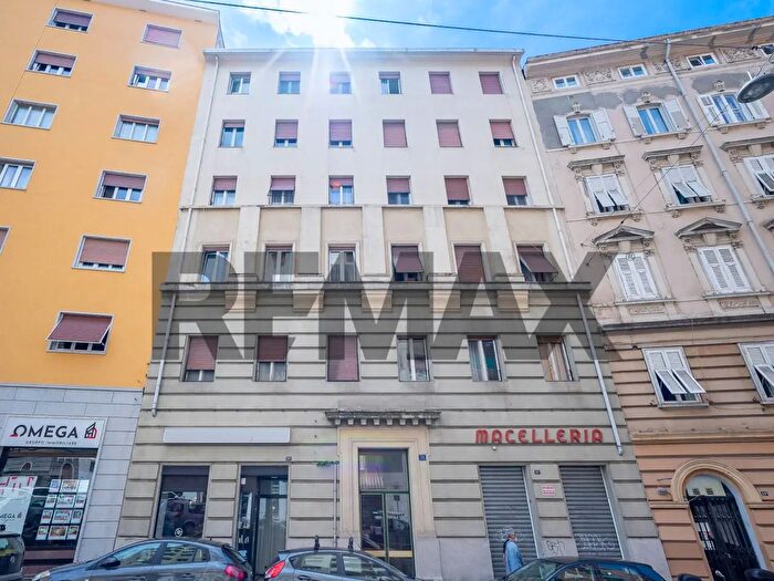 Appartamento quadrilocale in affitto in Trieste