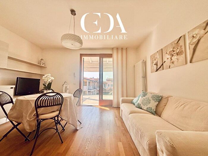 Appartamento trilocale in affitto in Via Sagramose, Centro, Lazise