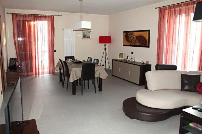 Appartamento con 6 locali in vendita in Santeramo In Colle