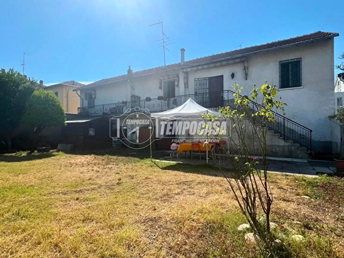 Appartamento trilocale in vendita in Via Francesco Cherubini, Legnano