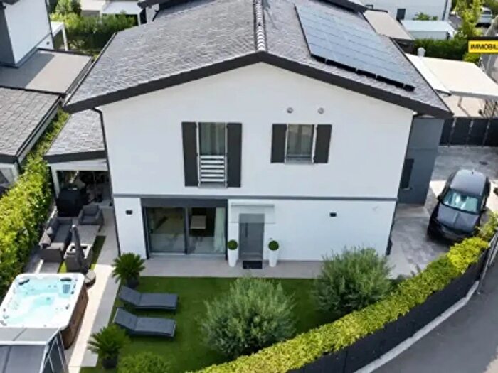 Casa quadrilocale in vendita in Via Gorizia, Reggio nell'Emilia