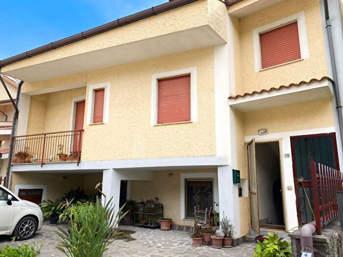 Appartamento trilocale in vendita in Via Roma, Torre Orsaia