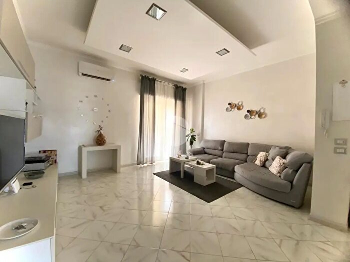 Appartamento quadrilocale in vendita in Via del Gran Paradiso, Napoli