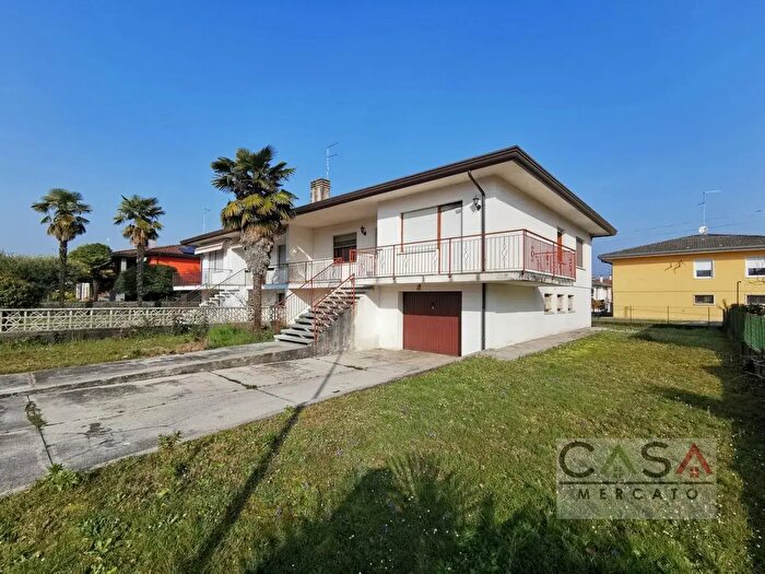 Casa quadrilocale in vendita in Via Bartolomeo Vanzetti, Cordenons