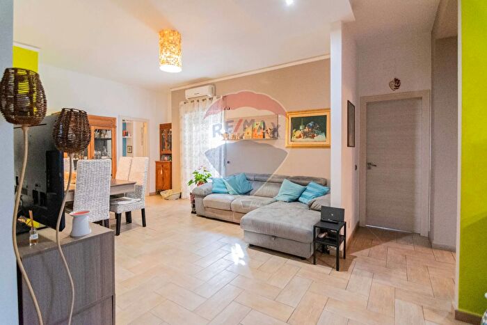 Appartamento con 7 locali in vendita in Via Duca degli Abruzzi, San Giovanni La Punta