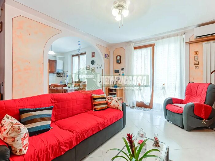 Appartamento quadrilocale in vendita in Via Alessandro Manzoni, Comun Nuovo