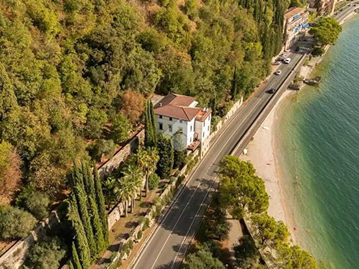 Appartamento trilocale in vendita in Via Bornico, Toscolano Maderno
