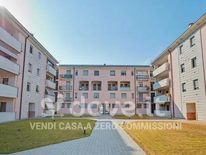Appartamento bilocale in vendita in Via Cisa, Borgo Virgilio