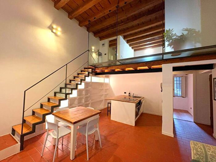 Appartamento trilocale in affitto in Vicolo del Moro, Loggia Garibaldi, Brescia