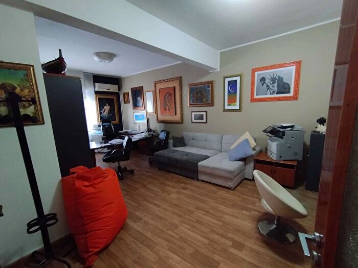 Appartamento quadrilocale in vendita in Via Adda, Siracusa