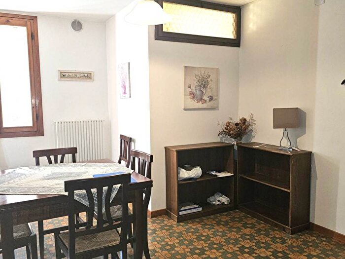 Appartamento trilocale in affitto in Via Robert Browning, Centro, Asolo