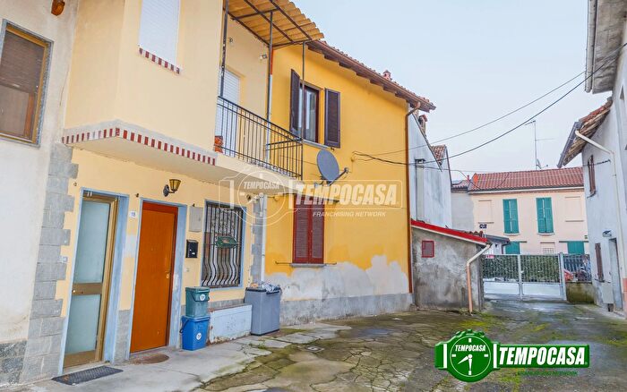 Casa trilocale in vendita in Via Nuova, Vernate