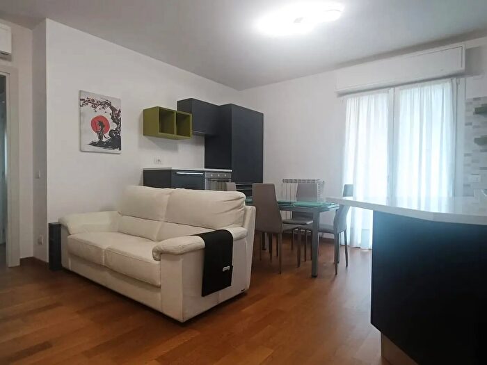 Appartamento trilocale in affitto in Via Privata Vistamare, Savona