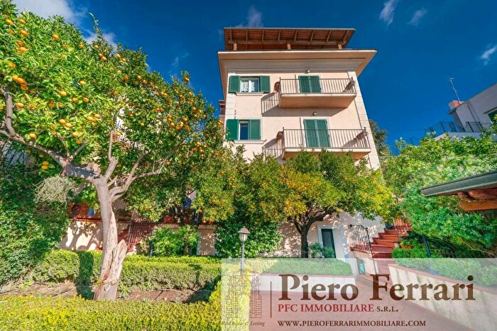 Casa con 18 locali in vendita in Via Manzoni Napoli, Napoli