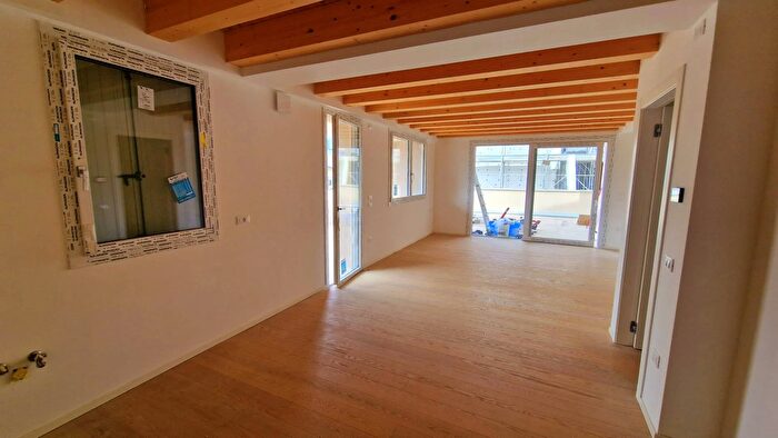 Appartamento quadrilocale in vendita in Treviso Via Amalfi, Treviso