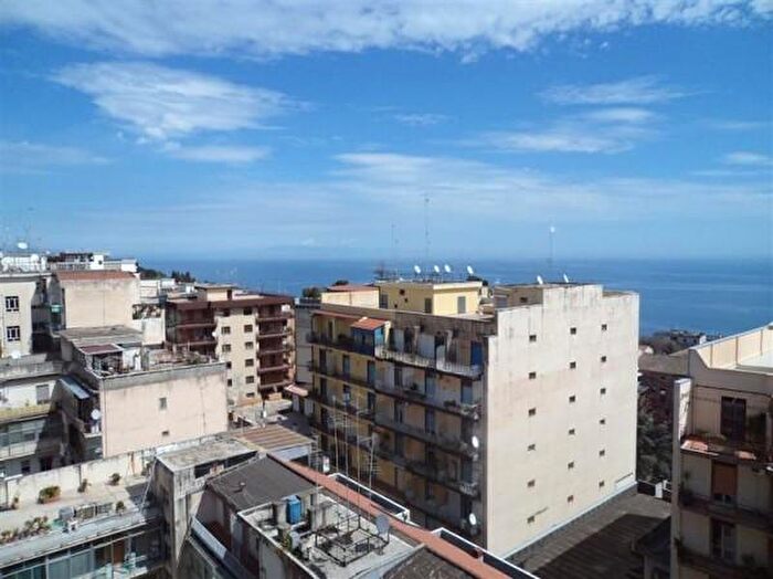 Appartamento quadrilocale in vendita in Corso Sicilia, Acireale