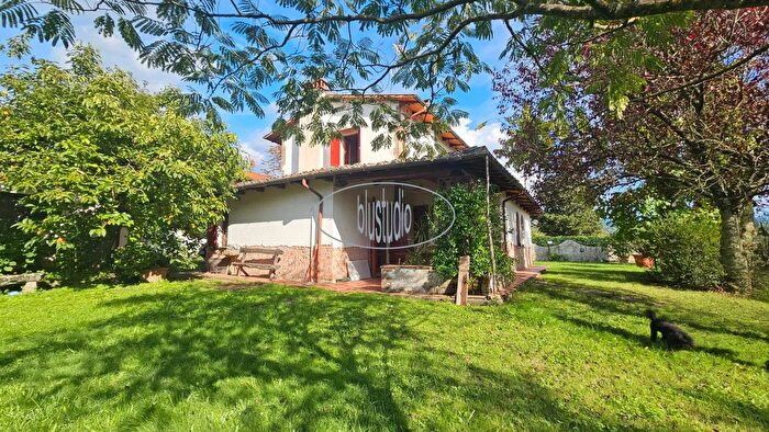 Casa con 6 locali in vendita in Via del Borronaccio, Reggello