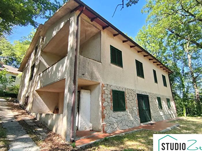 Casa quadrilocale in vendita in Montecastrilli