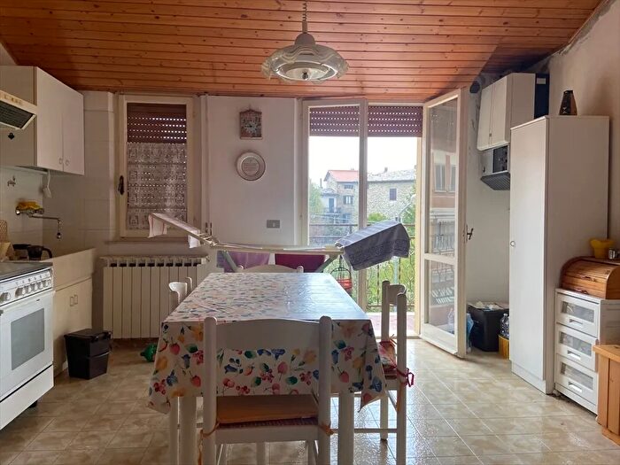 Appartamento quadrilocale in vendita in Via Roma Casacast, Valfabbrica