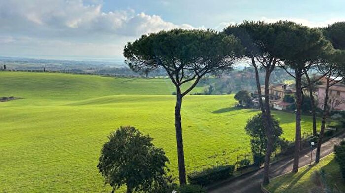 Appartamento quadrilocale in vendita in Via Cassia, Roma