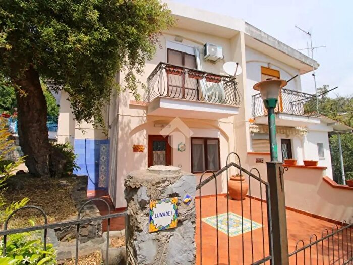 Casa con 6 locali in vendita in Via dei Giardini, Vibonati