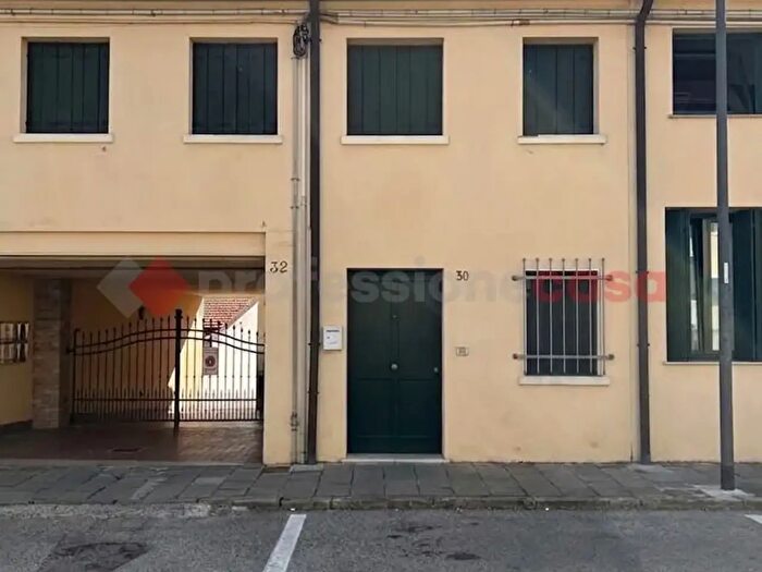 Appartamento bilocale in vendita in Via PPerolari, Lendinara