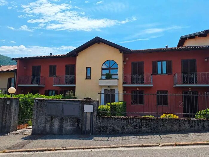 Appartamento quadrilocale in vendita in Brusimpiano