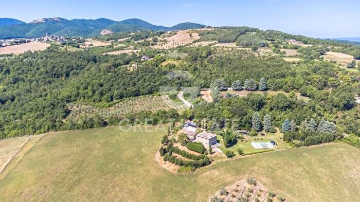 Casa con 6 locali in vendita in Via Santa Croce, Baschi