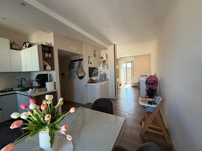 Appartamento trilocale in vendita in Via Lago Lucrino, Napoli