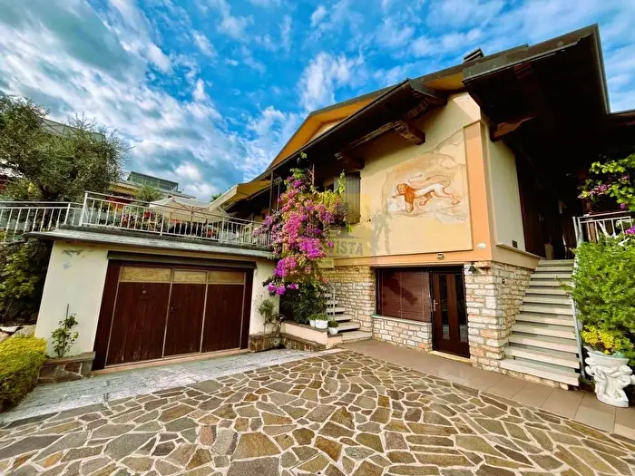 Casa con 6 locali in vendita in Toscolano Maderno, ToscolanoMaderno