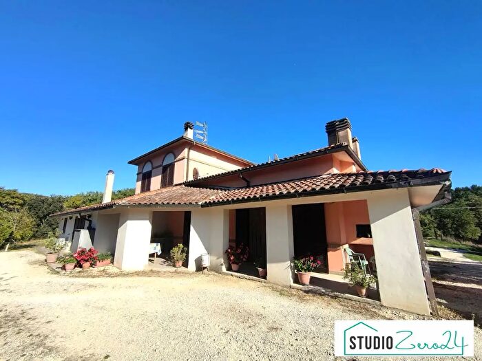 Casa con 6 locali in vendita in Rimembranze, Amelia