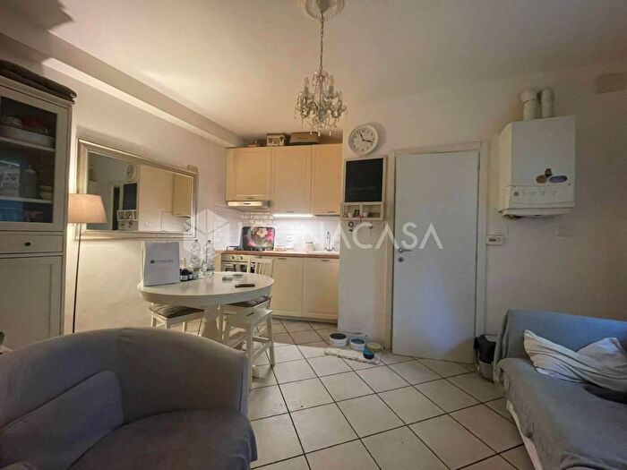 Appartamento trilocale in vendita in Via Francesco Orioli, Bologna