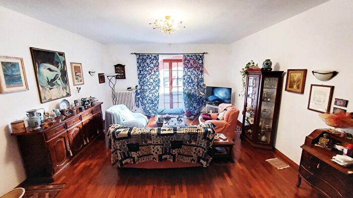 Casa con 8 locali in vendita in Piombino