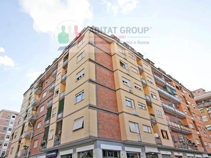 Appartamento trilocale in vendita in Via Facino Cane, Roma