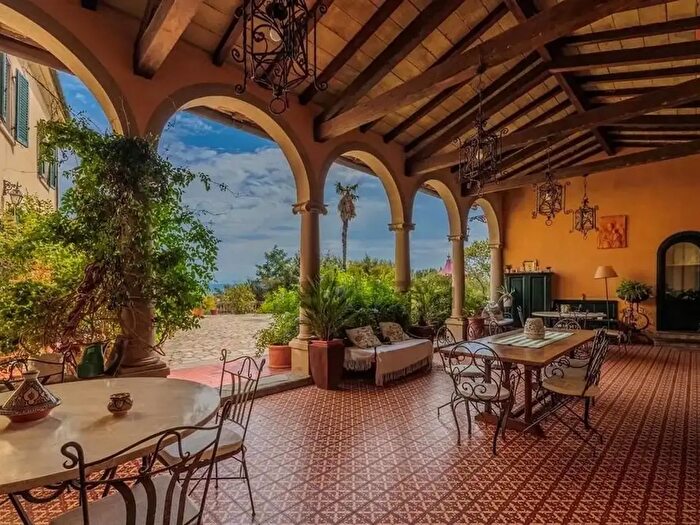 Casa con 17 locali in vendita in Santa Maria A Monte