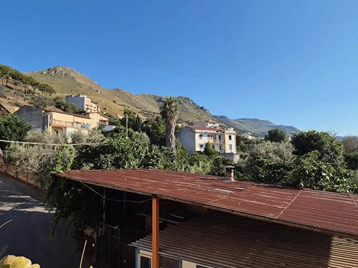 Appartamento con 5 locali in vendita in Palermo