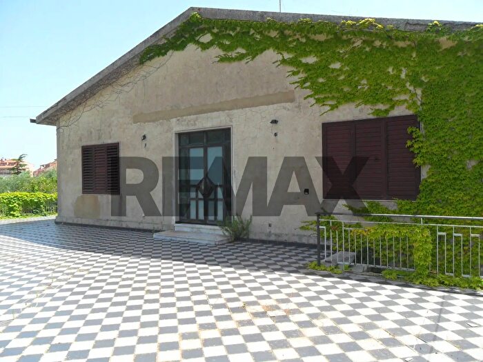 Casa con 9 locali in vendita in Viale dei Miti, Enna