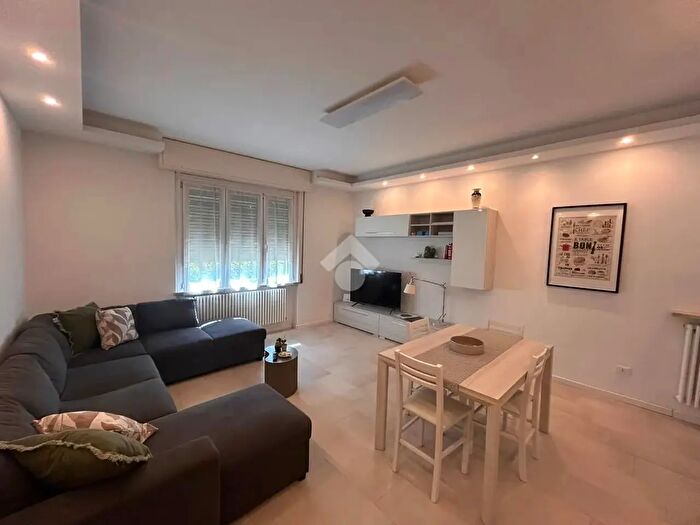 Appartamento trilocale in affitto in Desenzano Del Garda