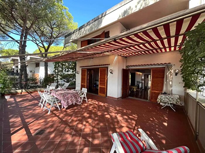 Casa con 9 locali in vendita in Via Domenico Francesco Falcucci, Livorno