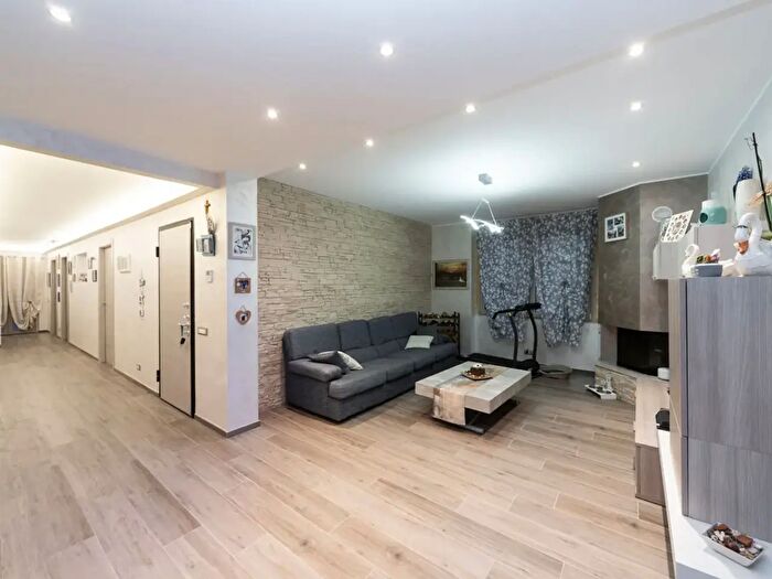 Appartamento quadrilocale in vendita in Via Piave, Paderno Dugnano