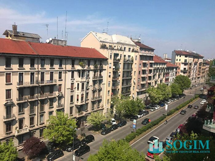 Appartamento trilocale in affitto in Viale Caldara, Porta Romana Medaglie d'Oro, Milano