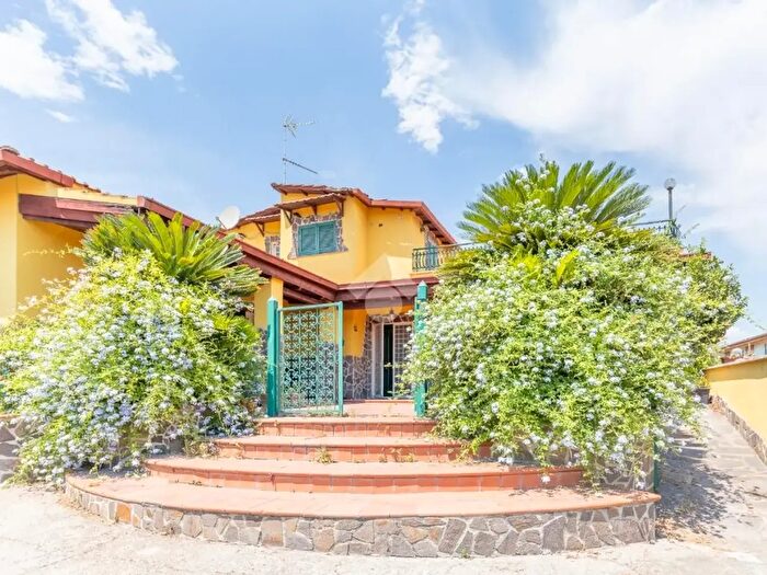 Casa con 5 locali in vendita in Via Nulvi, Roma